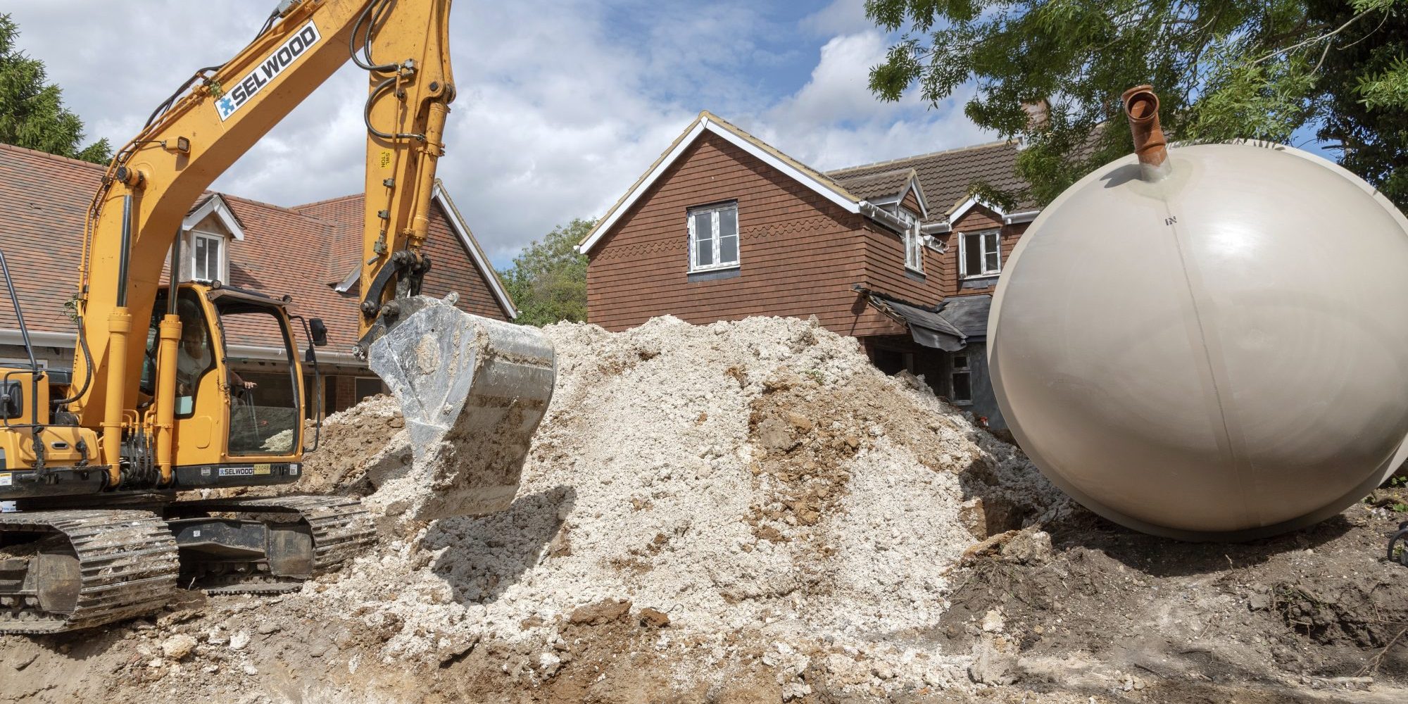 , the team combines first-rate workmanship with efficiency to provide the best services on the market. From foundations to drainage, sewers to kerbs, our team is able to go above and beyond to ensure our clients come away happy with our work. Get in touch today to find out how we can help you the groundwork on your next project.